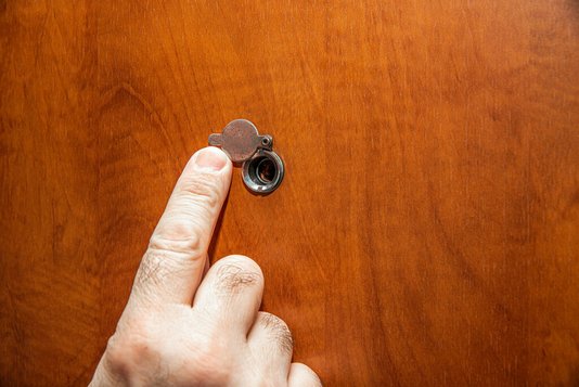 sicherheit-sicheres-haus-hilfsmittel-hilfe-achten-04 Türspion